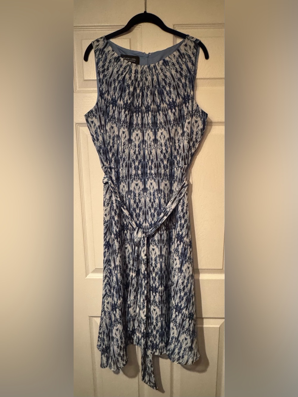 Black Label by Evan Picone Sz 16 Blue & White Abstract Pleated Sleeveless Dress